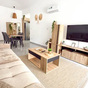 two-bedroom-luxury-apartment.hotelsatayianapa.com/